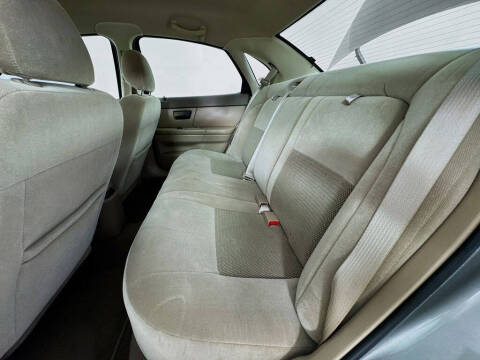2004 Ford Taurus SES