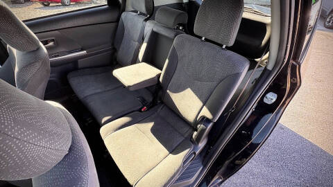 2014 Toyota Prius v Five