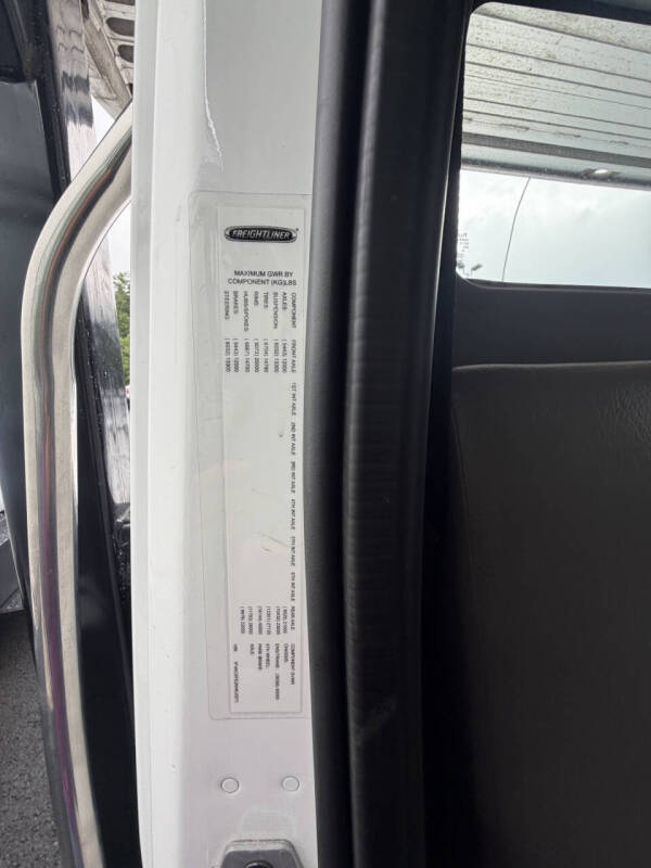 2019 Freightliner Business class M2