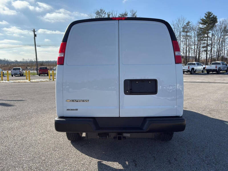 2025 Chevrolet Express 2500