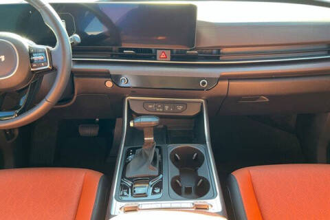 2025 Kia Carnival SX