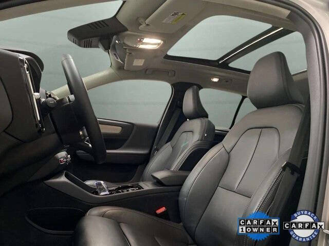 2025 Volvo XC40 B5 Plus Bright Theme