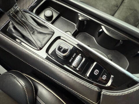 2017 Volvo XC90 T6 R-Design