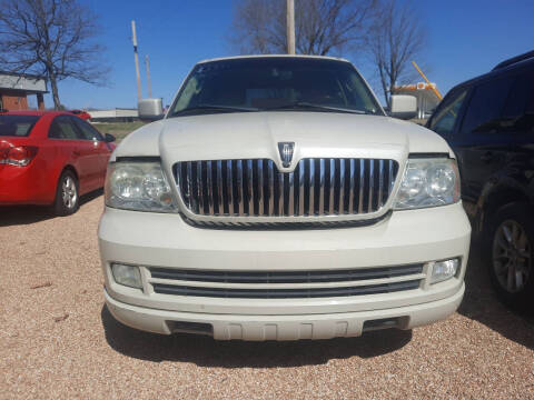 2005 Lincoln Navigator for sale at Kelly's Cars in Camdenton MO