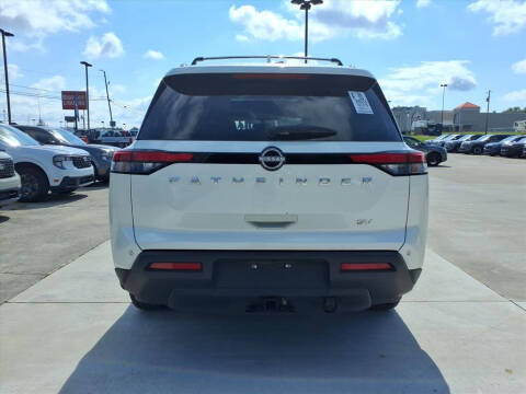 2023 Nissan Pathfinder SV