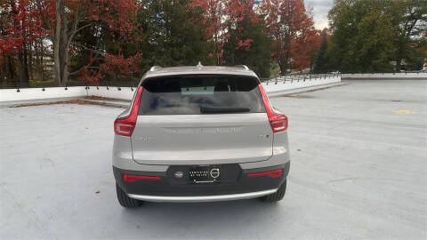 2025 Volvo XC40 B5 Core Bright Theme