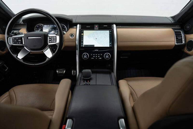 2023 Land Rover Discovery P300 S R-Dynamic