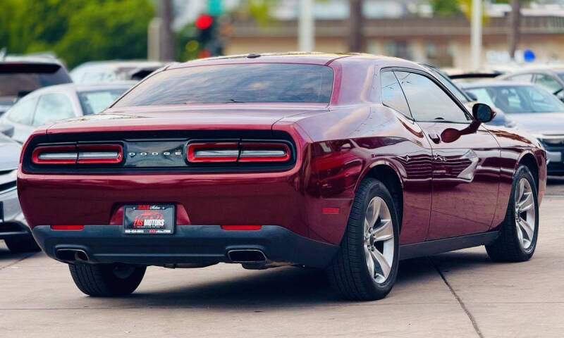 2017 Dodge Challenger SXT
