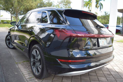 2022 Audi e-tron quattro Premium