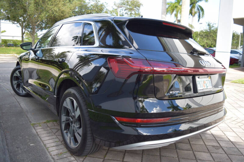 2022 Audi e-tron quattro Premium