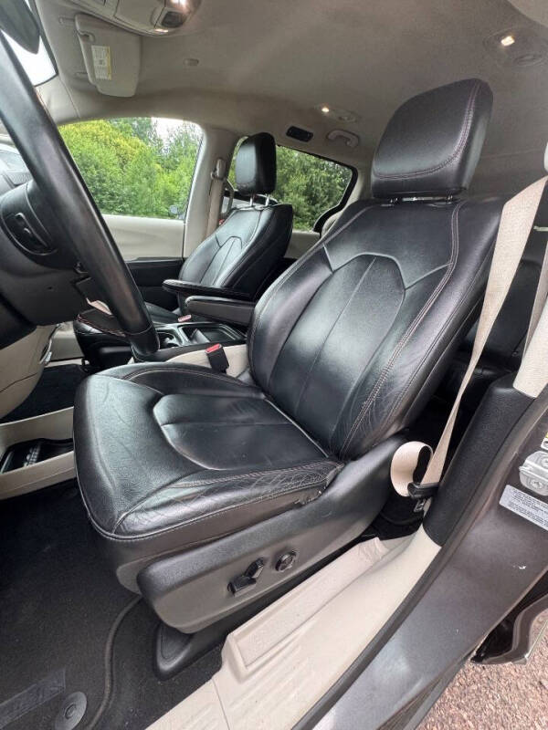 2017 Chrysler Pacifica Touring-L