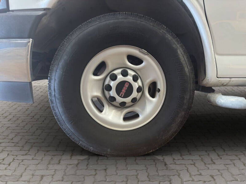 2024 GMC Savana 2500