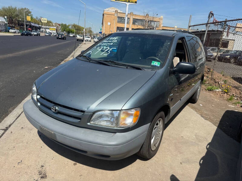 1998 Toyota Sienna LE