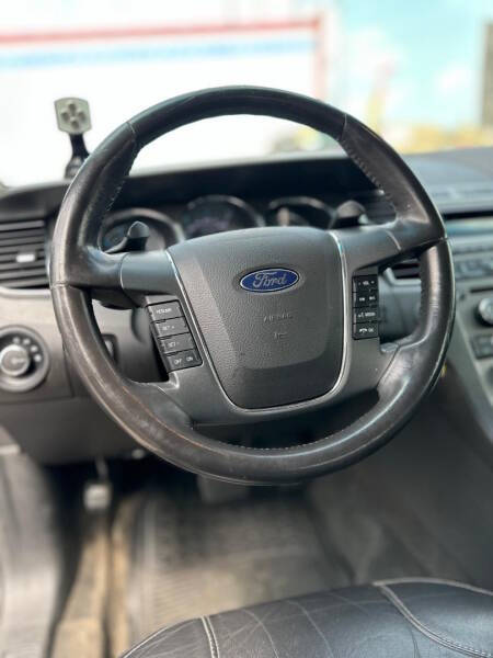 2011 Ford Taurus SEL