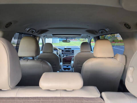 2012 Toyota Sienna