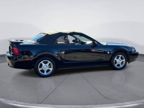 2004 Ford Mustang Deluxe