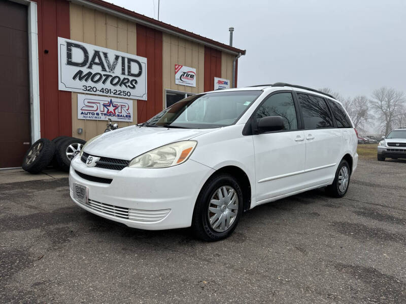 2004 Toyota Sienna LE photo 2