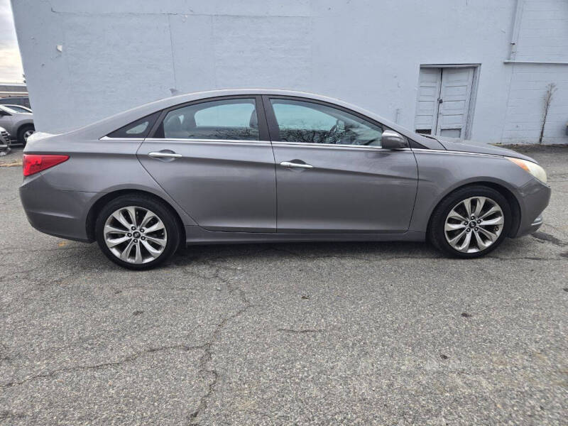 2011 Hyundai Sonata SE's photo