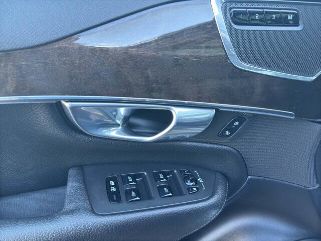 2018 Volvo XC90 T6 Momentum