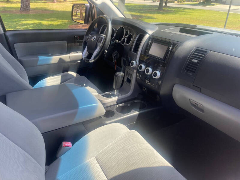 2016 Toyota Sequoia SR5