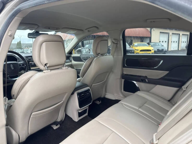 2017 Lincoln Continental Premiere