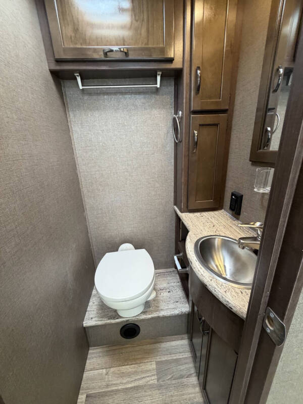2018 Thor Motor Coach Ace 30.3
