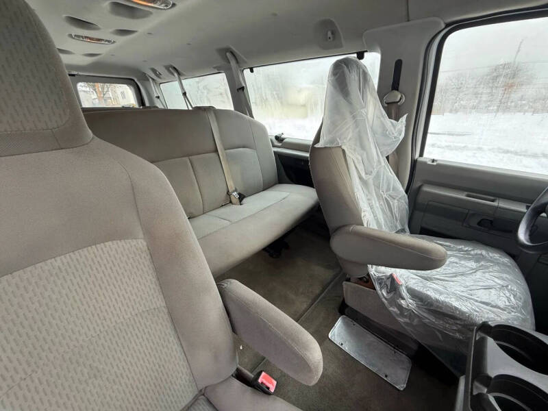 2013 Ford E-Series E-350 SD XLT
