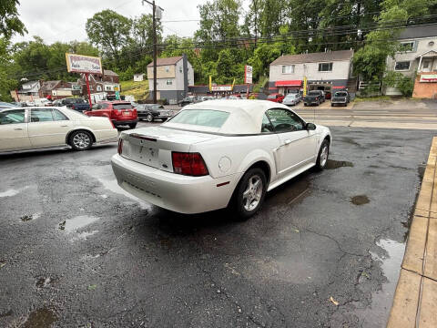 2002 Ford Mustang Deluxe