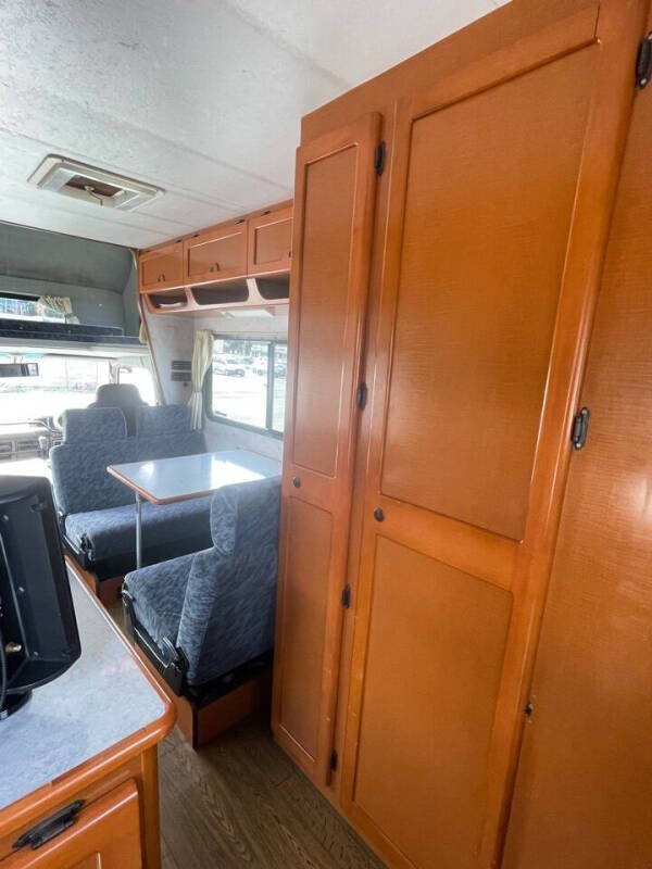 1997 Isuzu Elf Camper