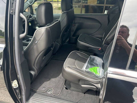 2027 Chrysler Pacifica Limited