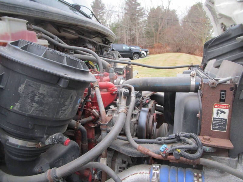 2016 Freightliner ISL 9 330