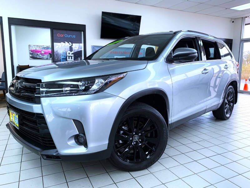 2019 Toyota Highlander for sale at SAINT CHARLES MOTORCARS in Saint Charles IL