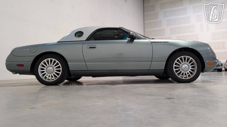 2004 Ford Thunderbird