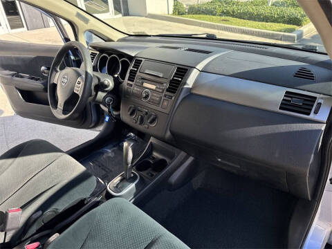 2011 Nissan Versa 1.8 S