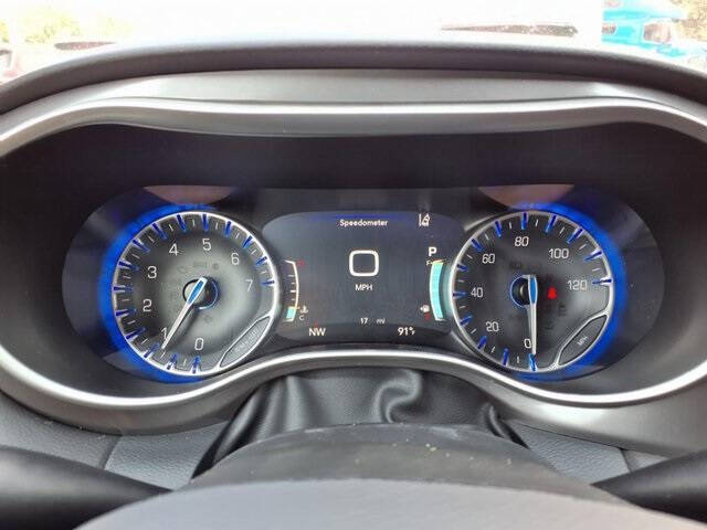 2025 Chrysler Voyager LX