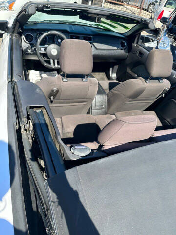 2012 Ford Mustang V6