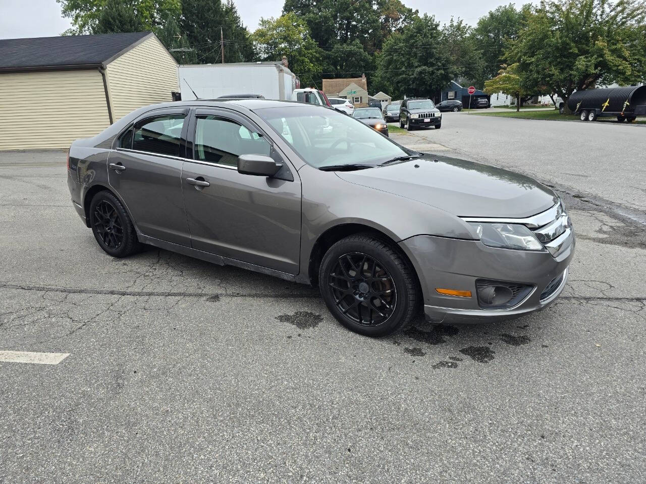 2011 Ford Fusion for sale at QUEENSGATE AUTO SALES in York, PA