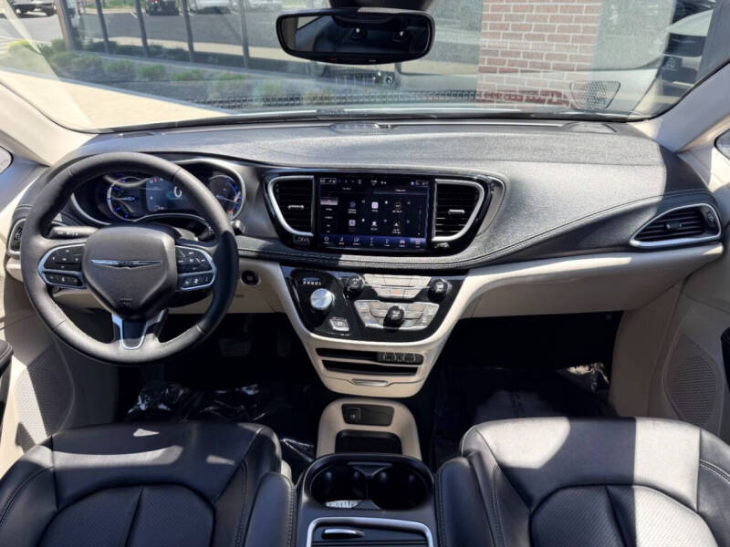2024 Chrysler Pacifica Plug-In Hybrid Select