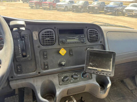 2013 Freightliner M2 106