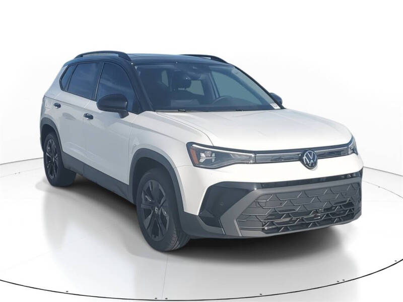 2025 Volkswagen Taos SE Black