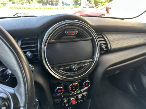 2017 MINI Hardtop 4 Door Cooper