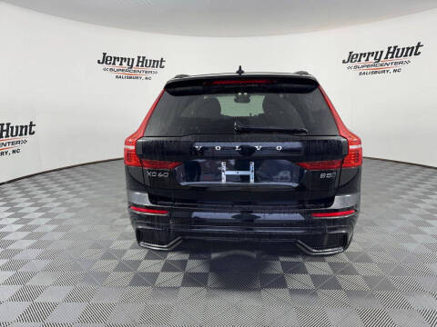 2024 Volvo XC60 B5 Core Dark Theme