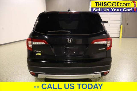 2019 Honda Pilot Touring w/Rear Captain's Chairs