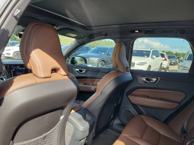 2024 Volvo XC60 B5 Plus Dark Theme