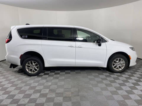 2024 Chrysler Pacifica Touring