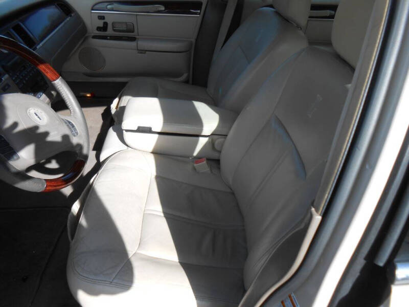 2003 Lincoln Town Car Cartier