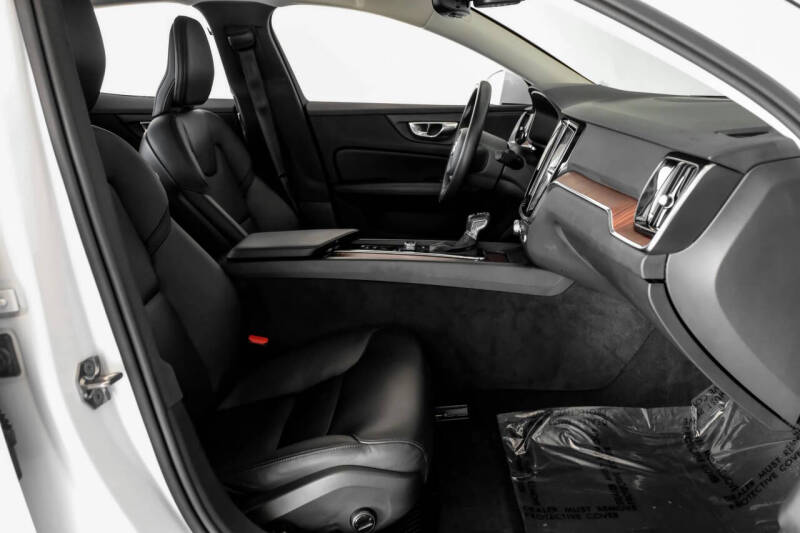 2020 Volvo S60 T5 Momentum