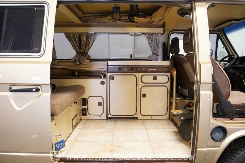 1982 Volkswagen Vanagon Camper
