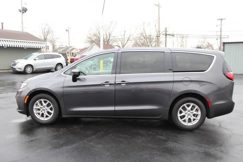 2023 Chrysler Pacifica Touring L