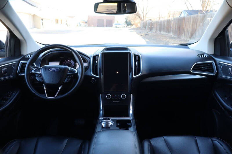 2022 Ford Edge Titanium